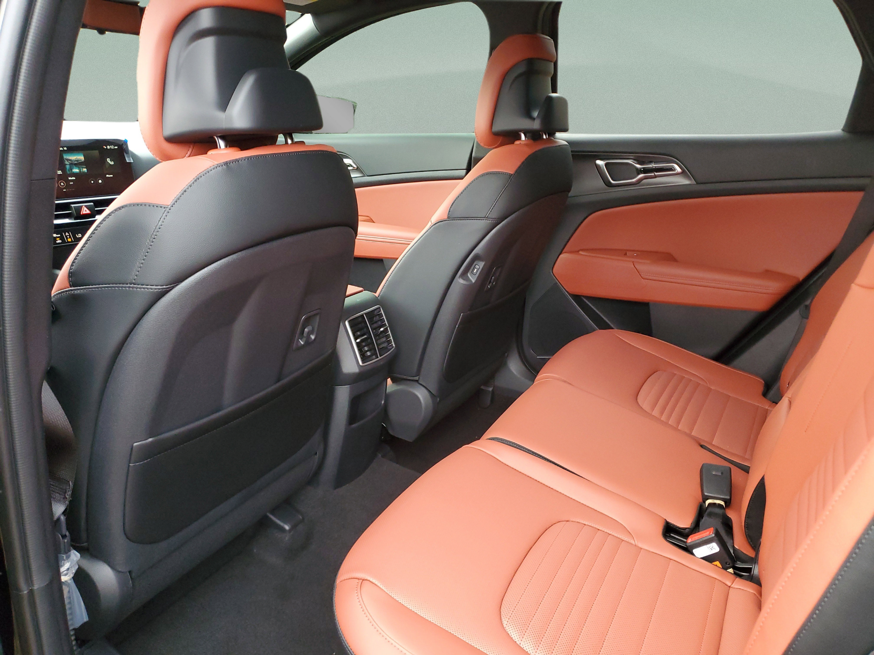 New 2026 Kia Sportage SX FWD image 6