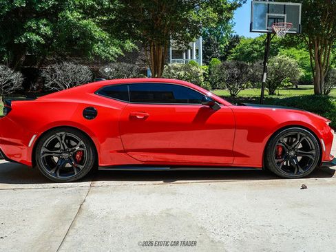 Used 2022 Chevrolet Camaro SS RWD image 9