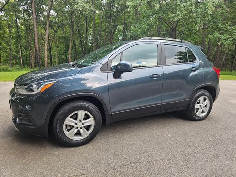 Used 2021 Chevrolet Trax LT w/ Driver Confidence Package image 11