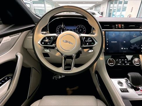 Used 2025 Jaguar F-PACE R-Dynamic S image 6