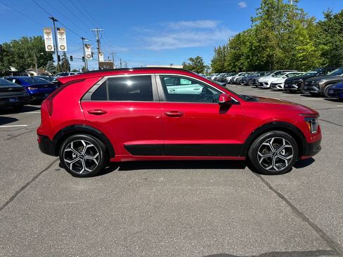 Used 2023 Kia Niro SX Touring FWD image 7