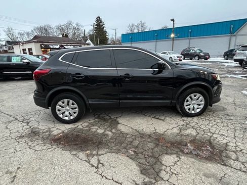 Used 2018 Nissan Rogue Sport S image 13