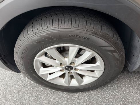 Used 2019 Kia Sorento L FWD image 8