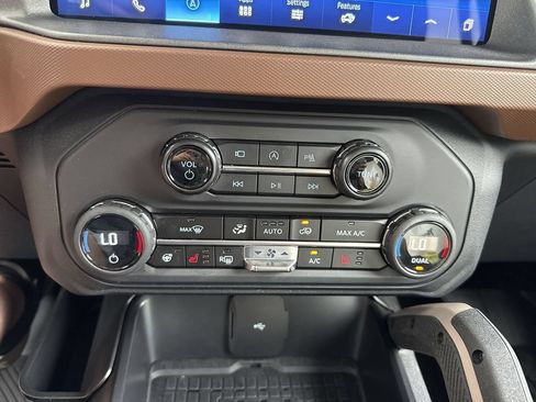 Used 2024 Ford Bronco Outer Banks AWD/4WD image 19