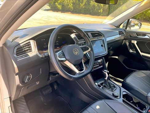 Used 2024 Volkswagen Tiguan SE AWD/4WD image 8
