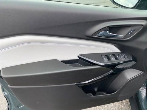 Certified 2025 Chevrolet Trax LT image 16