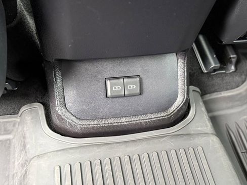 Used 2022 Toyota Highlander XLE image 12