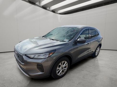 Used 2024 Ford Escape Active w/ Cold Weather Package image 2