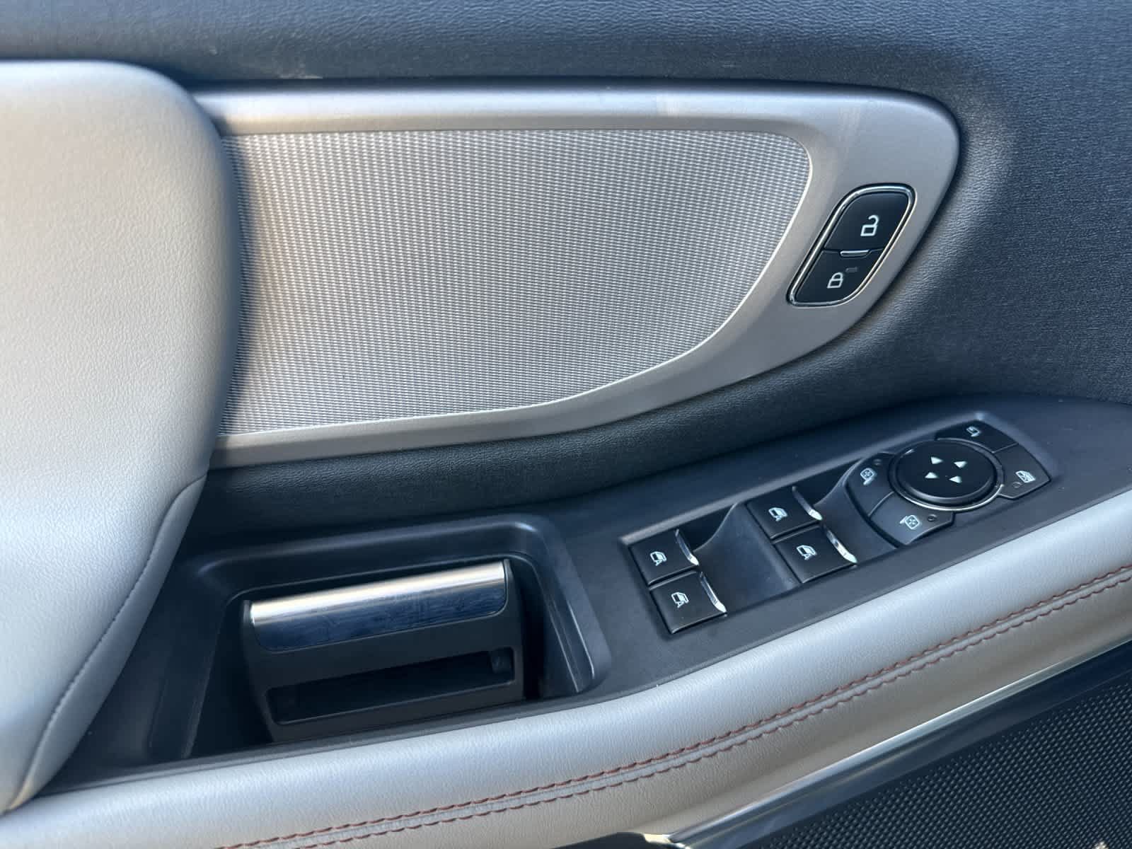 Used 2025 Ford Expedition Active RWD image 12