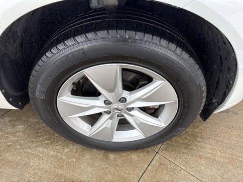 Used 2022 Volvo XC60 B5 Momentum image 10