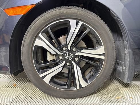 Used 2018 Honda Civic Touring image 21