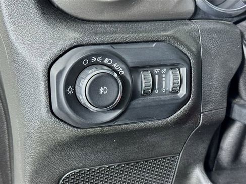 Used 2019 Jeep Wrangler Unlimited Sahara AWD/4WD image 10
