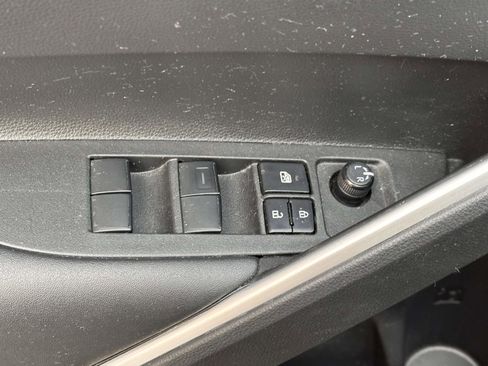 Used 2022 Toyota Corolla Cross LE image 14