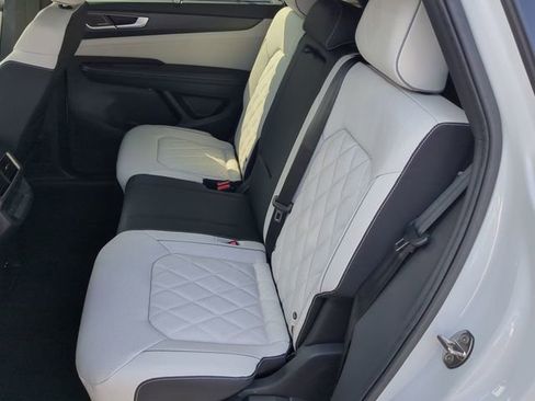 New 2026 Volkswagen Atlas Cross Sport SEL Premium R-Line AWD/4WD image 18