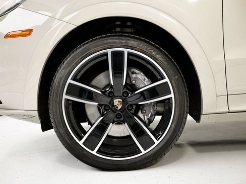 Used 2023 Porsche Cayenne image 12