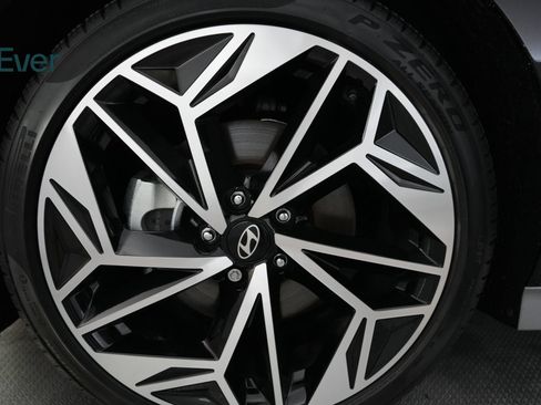 Used 2025 Hyundai Ioniq 6 SEL image 22