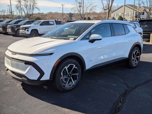 New 2026 Chevrolet Equinox EV LT image 3