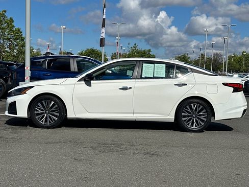 Certified 2025 Nissan Altima 2.5 SV FWD image 7