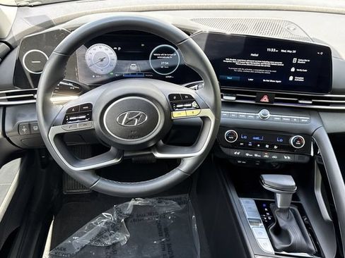 Certified 2023 Hyundai Elantra Limited FWD image 22