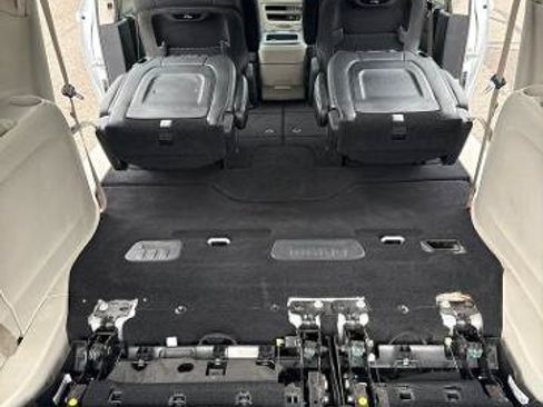 Used 2022 Chrysler Pacifica Touring-L FWD image 7