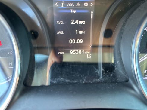 Used 2020 Toyota Camry SE image 21