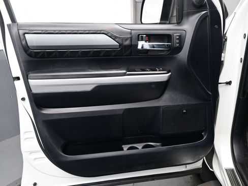 Used 2019 Toyota Tundra Platinum image 9