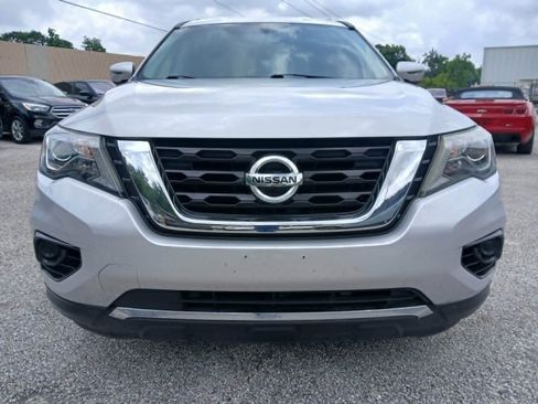 Used 2018 Nissan Pathfinder S FWD image 2