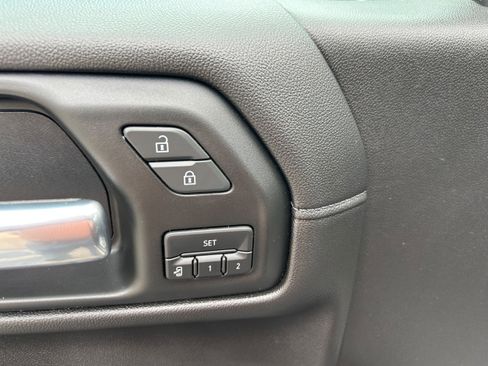 Used 2019 Chevrolet Silverado 1500 LTZ w/ LTZ Plus Package AWD/4WD image 13