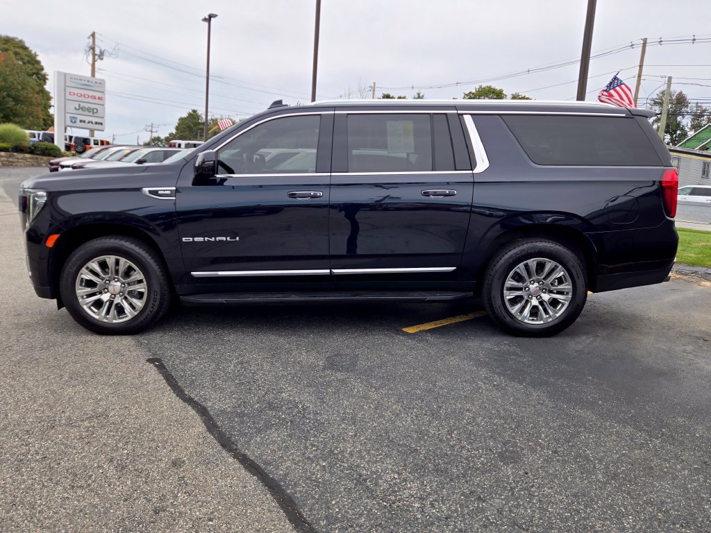 Used 2023 GMC Yukon XL Denali AWD/4WD image 14