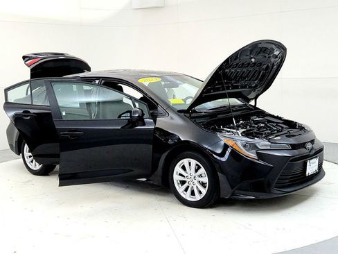 Used 2024 Toyota Corolla LE w/ LE Premium Package FWD image 12
