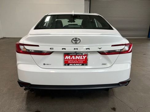 Used 2025 Toyota Camry SE FWD image 4