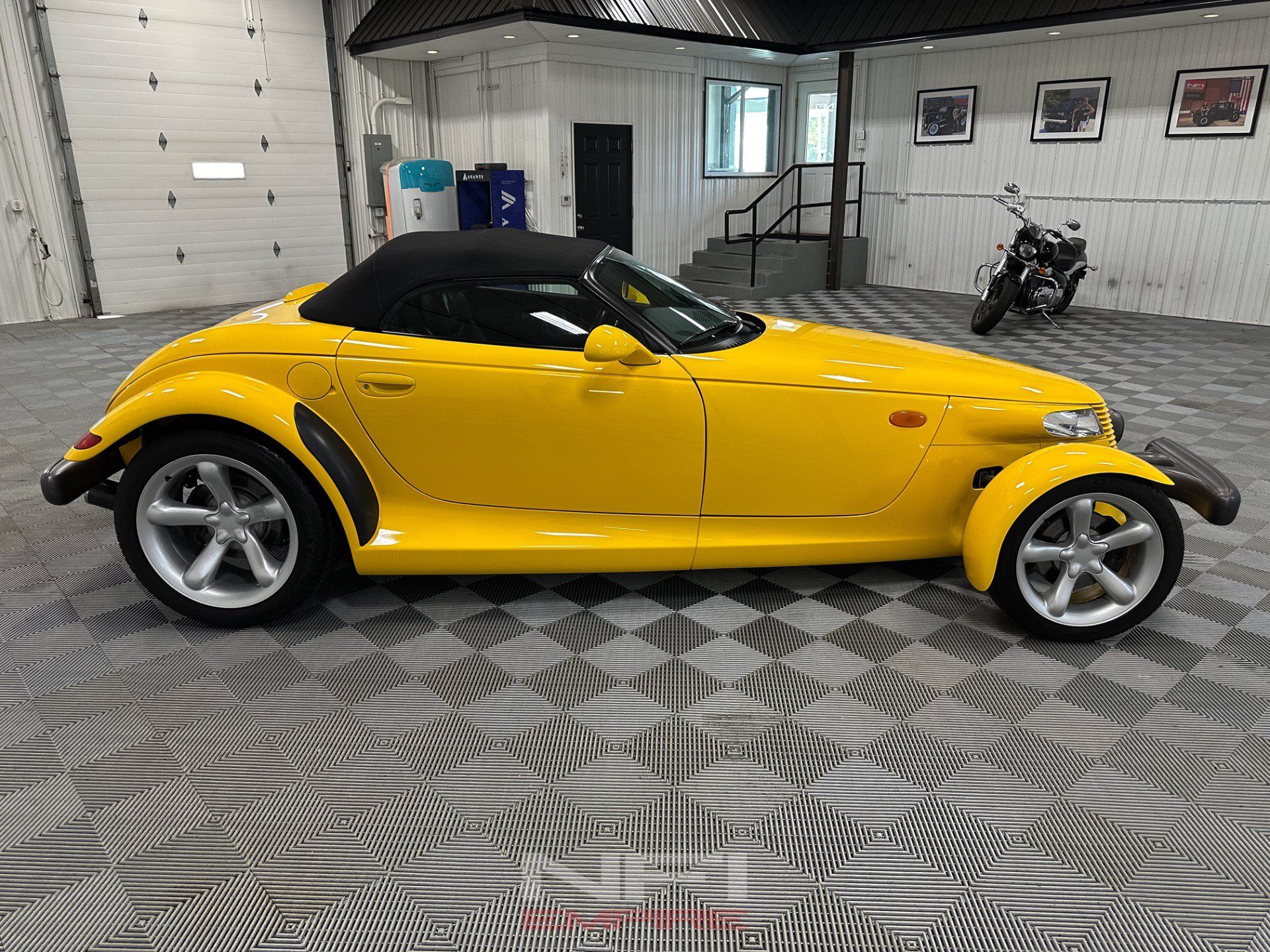 Used 1999 Plymouth Prowler RWD image 13