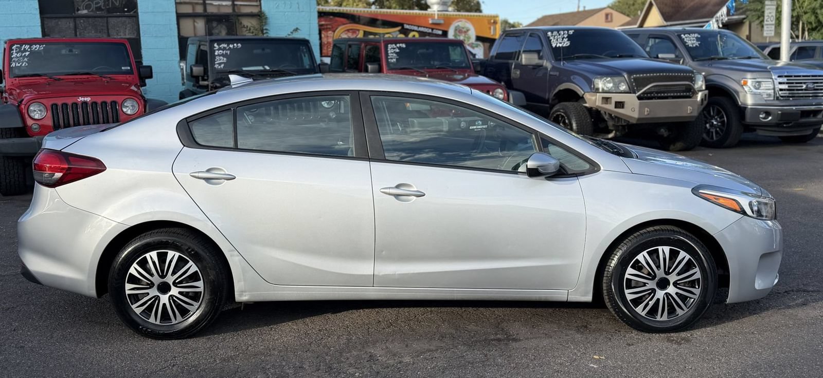 Used 2017 Kia Forte LX FWD image 2