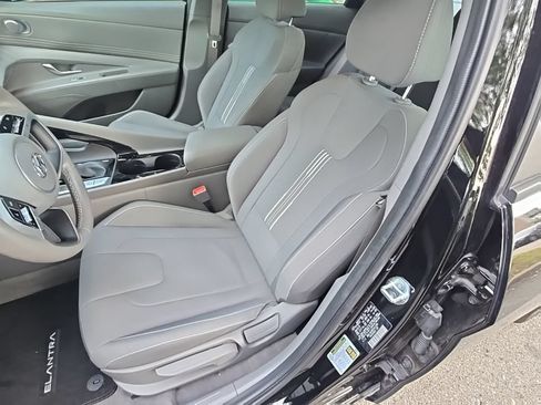 Used 2023 Hyundai Elantra SEL w/ Convenience Package FWD image 12