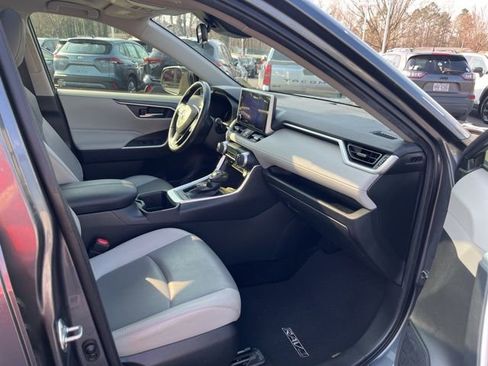 Used 2023 Toyota RAV4 XLE Premium image 17