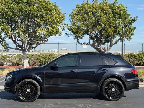 Used 2017 Bentley Bentayga AWD/4WD image 7
