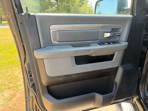 Used 2017 RAM 1500 Classic SLT AWD/4WD image 16