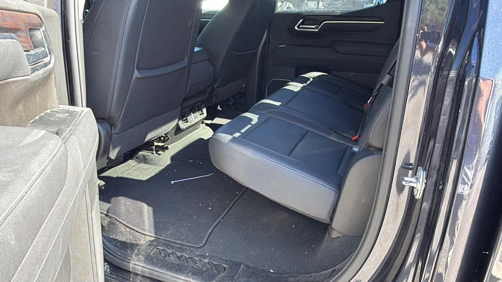Used 2025 GMC Sierra 1500 SLT AWD/4WD image 23