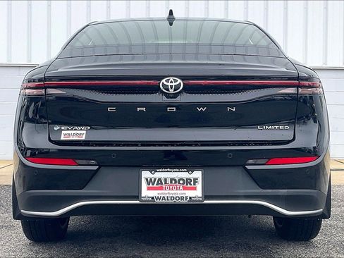 Used 2026 Toyota Crown Limited w/ Advanced Technology Package image 5