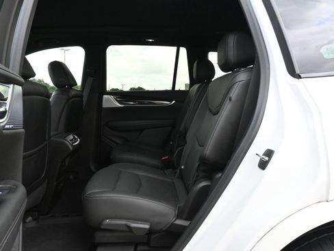 Used 2023 Cadillac XT6 Sport w/ Technology Package AWD/4WD image 19