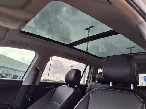 Used 2021 Volkswagen Tiguan SEL image 9