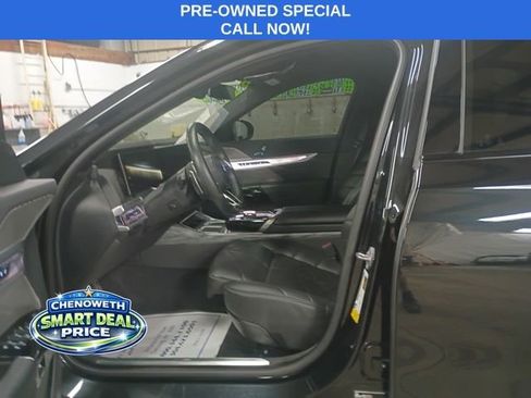 Used 2023 BMW 740i w/ Parking Assistance Package image 7