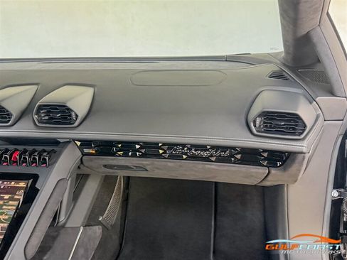 Used 2022 Lamborghini Huracan EVO RWD image 31