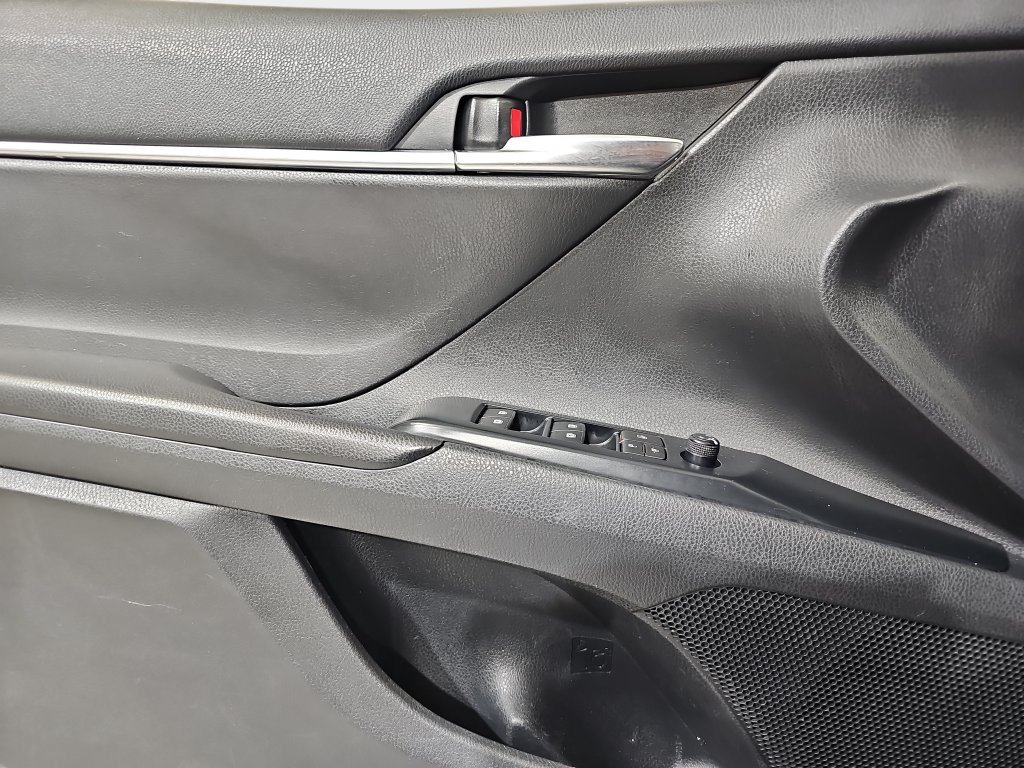 Used 2018 Toyota Camry SE w/ Convenience Package FWD image 28