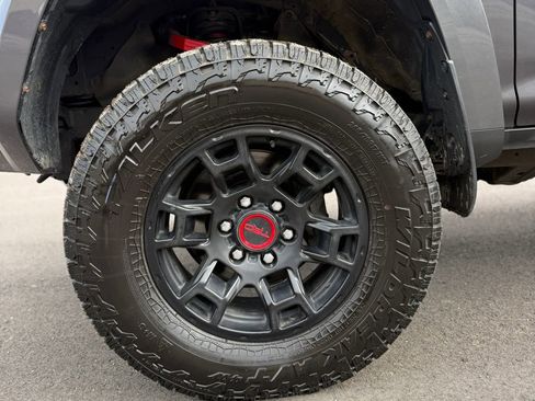 Used 2022 Toyota 4Runner SR5 AWD/4WD image 32