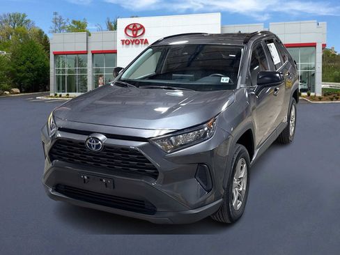 Used 2022 Toyota RAV4 LE AWD/4WD image 1