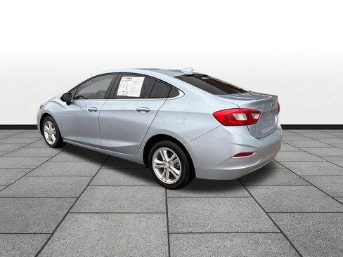 Used 2017 Chevrolet Cruze LT image 3