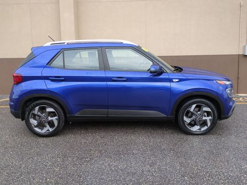 Certified 2024 Hyundai Venue SEL image 3