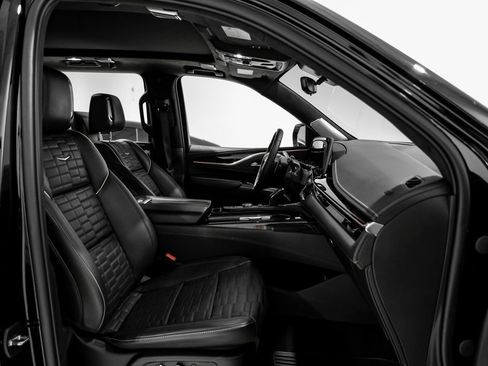 Used 2023 Cadillac Escalade ESV V image 30