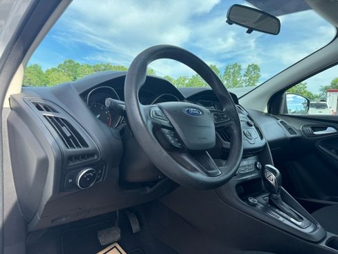Used 2016 Ford Focus SE FWD image 14